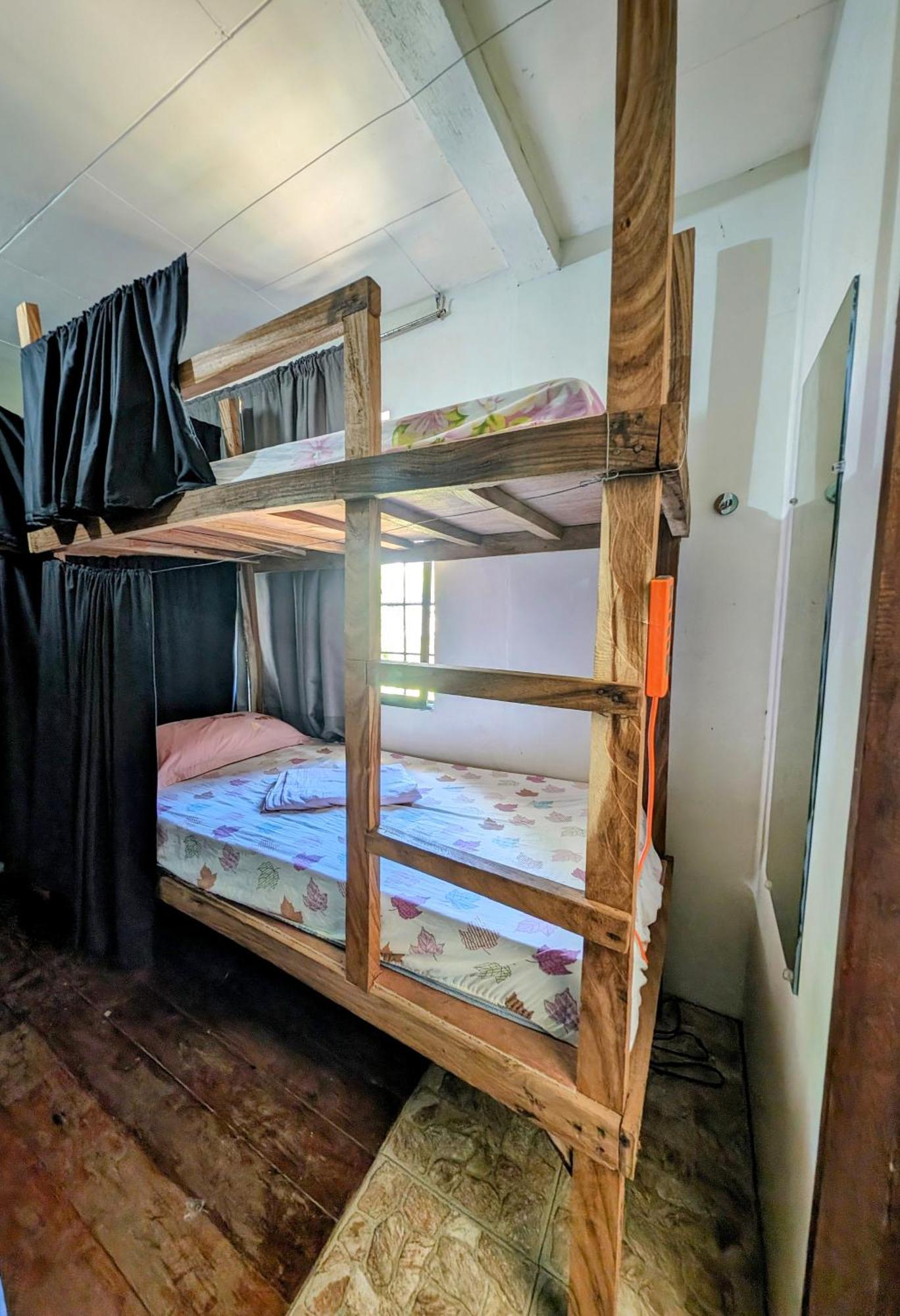 Screaming Gecko Hostel Busuanga Exteriör bild